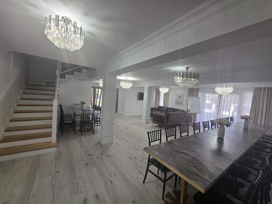 Vând pensiune 13 camere cu baie proprii