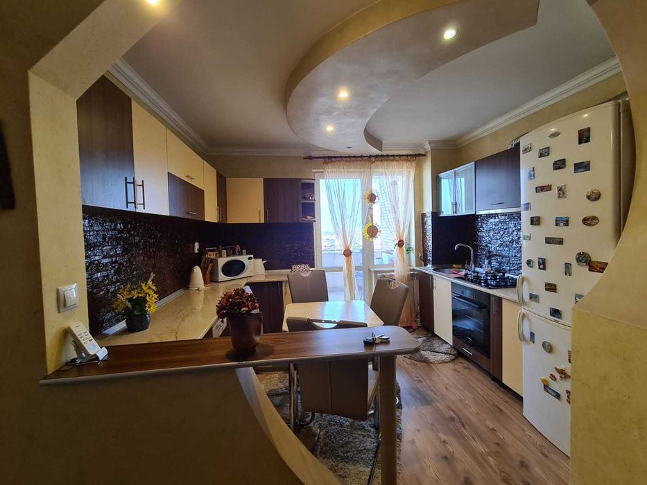 Vând apartament cu 3 camere tip D vis a vis de Lotus Oradea — fotografia 1