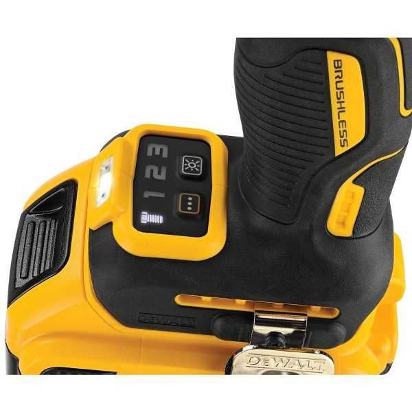 Акумулаторен ударен гайковерт DeWALT DCF892N, 18 V, 812 Nm