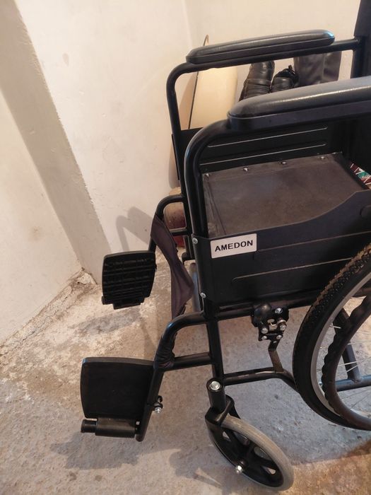 Почти новая инвалидная коляска