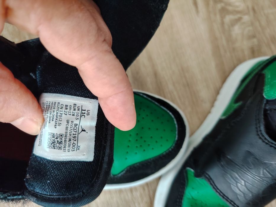 Adidași Jordan  mărimea 28