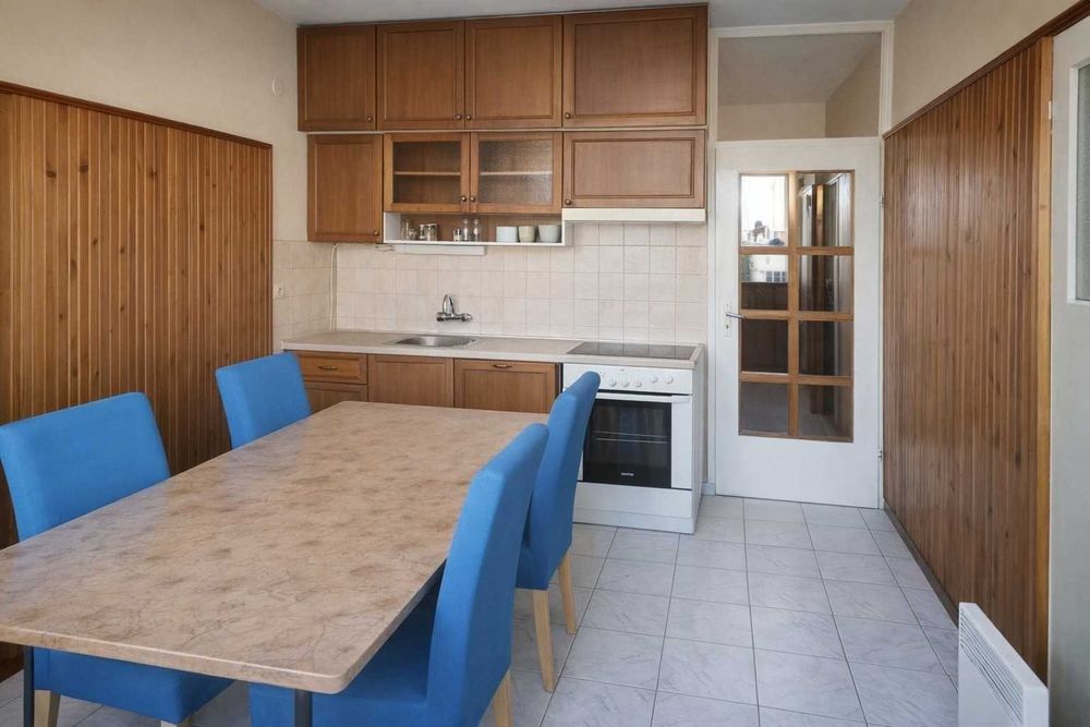 продаваме тристаен апартамент в кв. Красно село