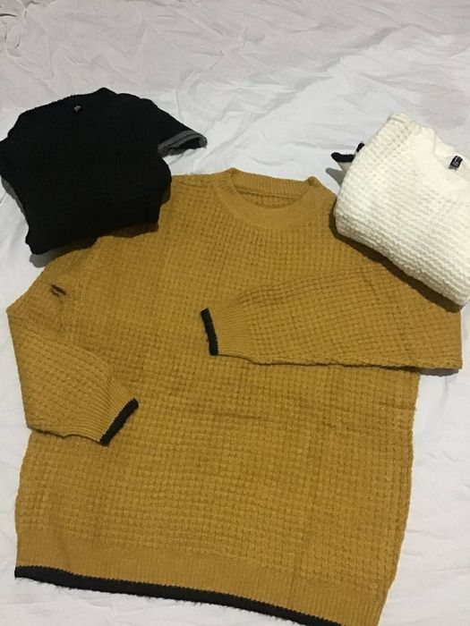 Свитер продается