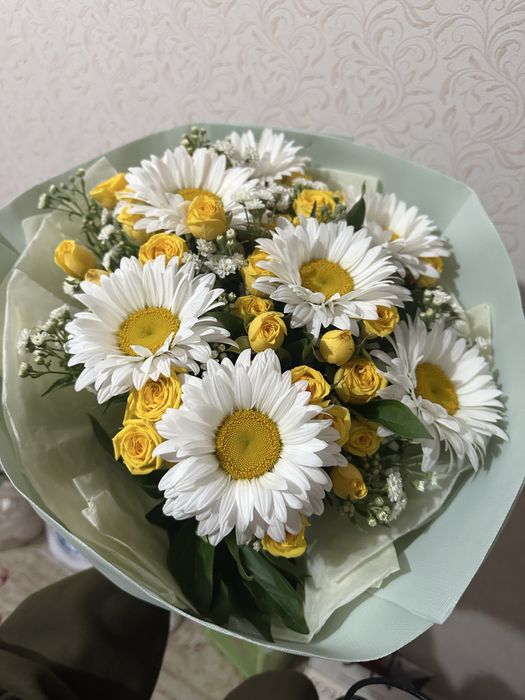 Продам свежие цветы ромашка с розами
