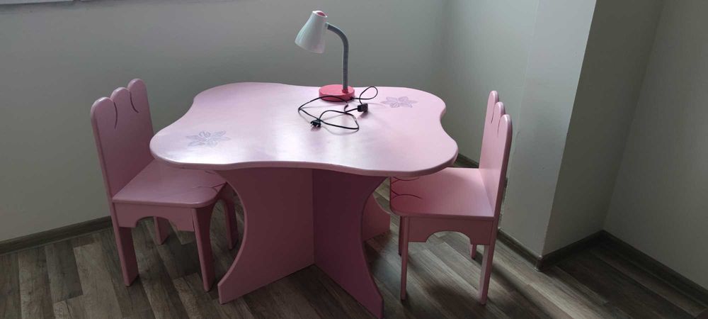 Детска маса с едно столче