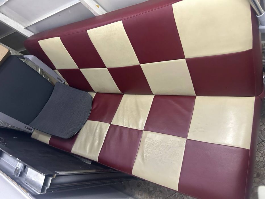 Диван. Отдам даром