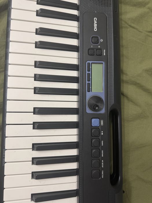 Продаю сентизатор Casio