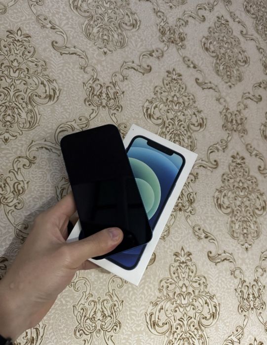 Продам на запчасти Айфон12.