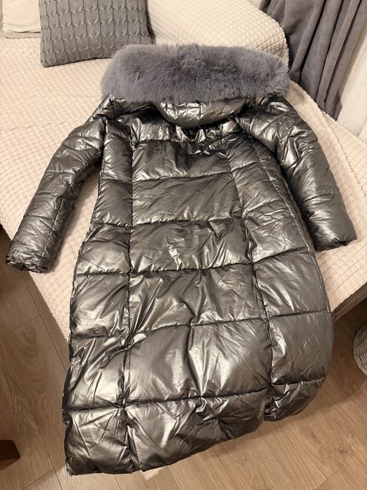 Дълго сиво зимно яке