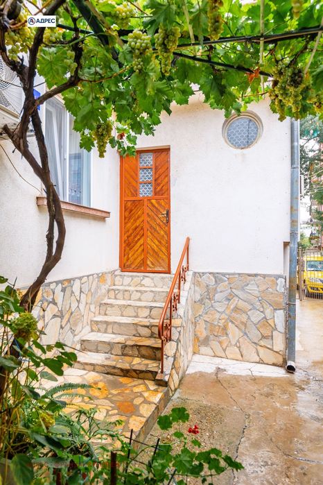 Къща в Плевен-9-ти квартал площ 194 цена 155000