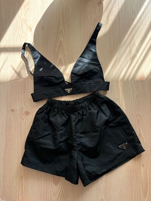 Set bustiera cu pantaloni scurti Prada