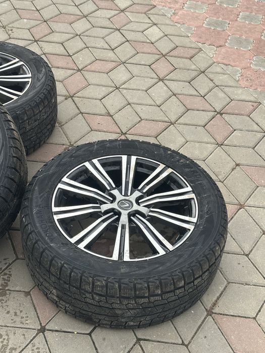 Диски с шинами на лексус 570 и ЛС