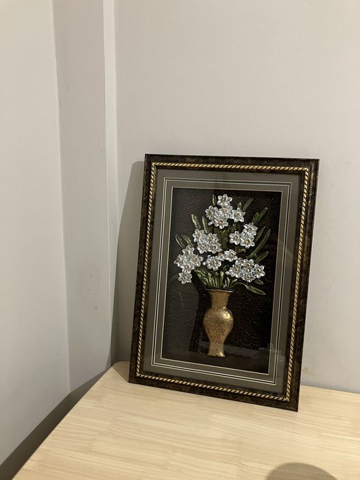 Картина в раме за стеклом