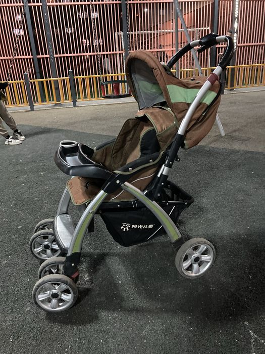 Продам коляску удобная вместительная б/у