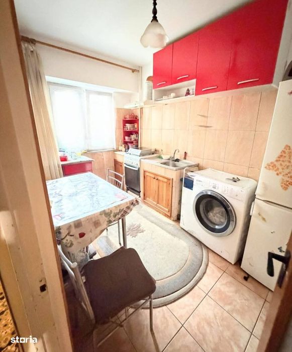 Apartament 3 camere, balcon, zona Badea Cârțan