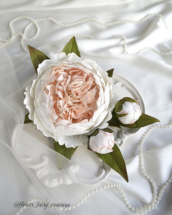 Брошь цветок ручной работы