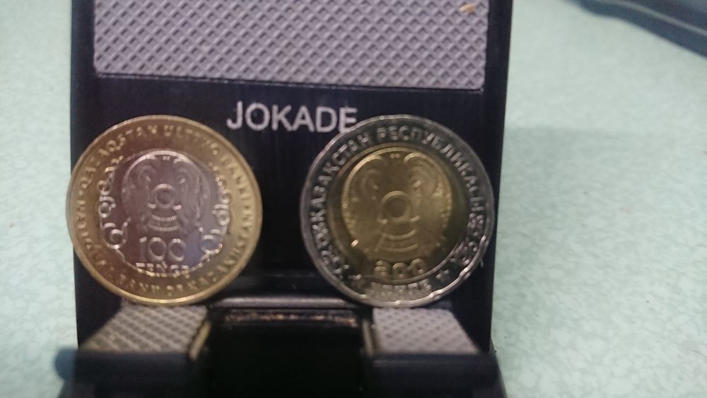 Продам монеты 100 и 200