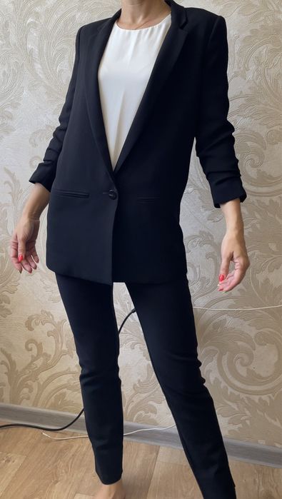 Костюм и блузка Mango