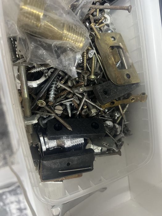 Розетки ,очень много запчасти новые и б/у ,остаток после ремонта