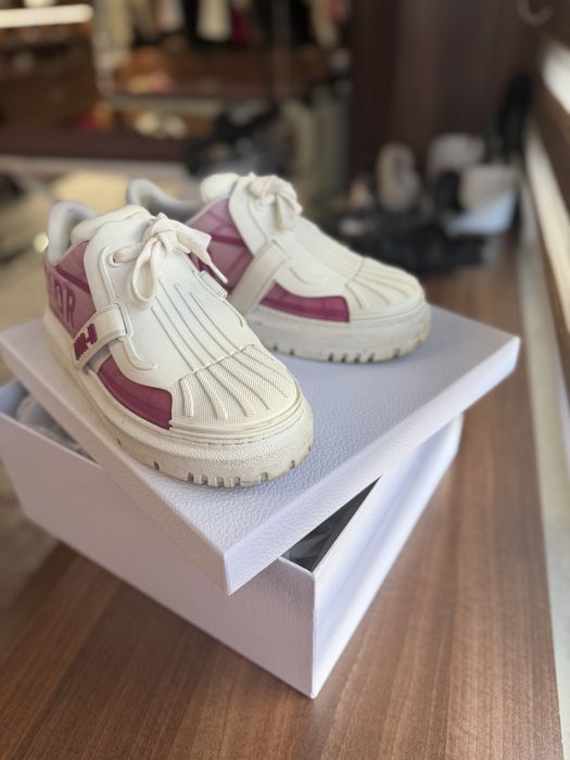 Кецове Dior в бяло и цикламено