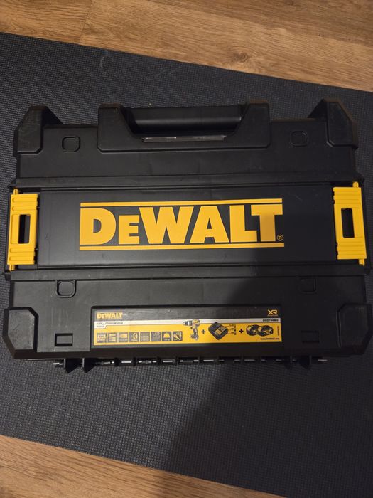 Bormasina Dewalt DCD 796