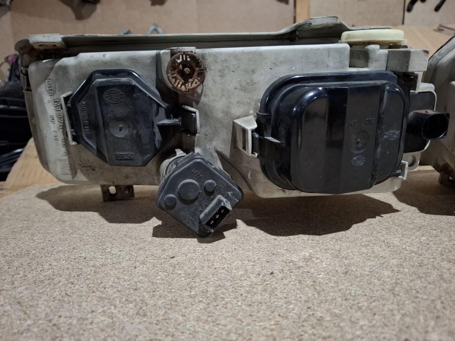 Фары на Пассат В4