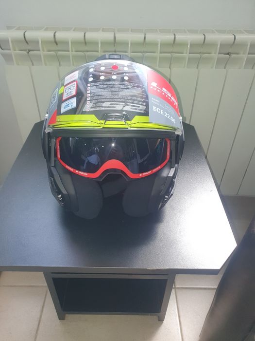 Vand casca LS2 nouă S