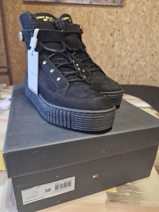 Tommy Hilfiger боти 38