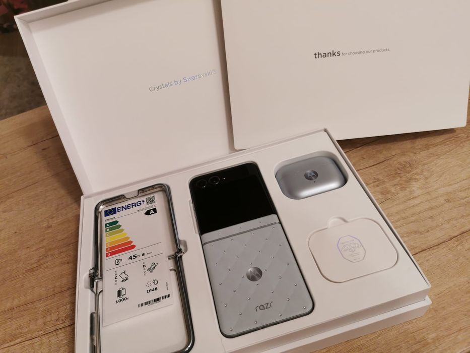 Motorola RAZR 60 Swarovski - Ice Melt 5G + Buds Loop FULL BOX