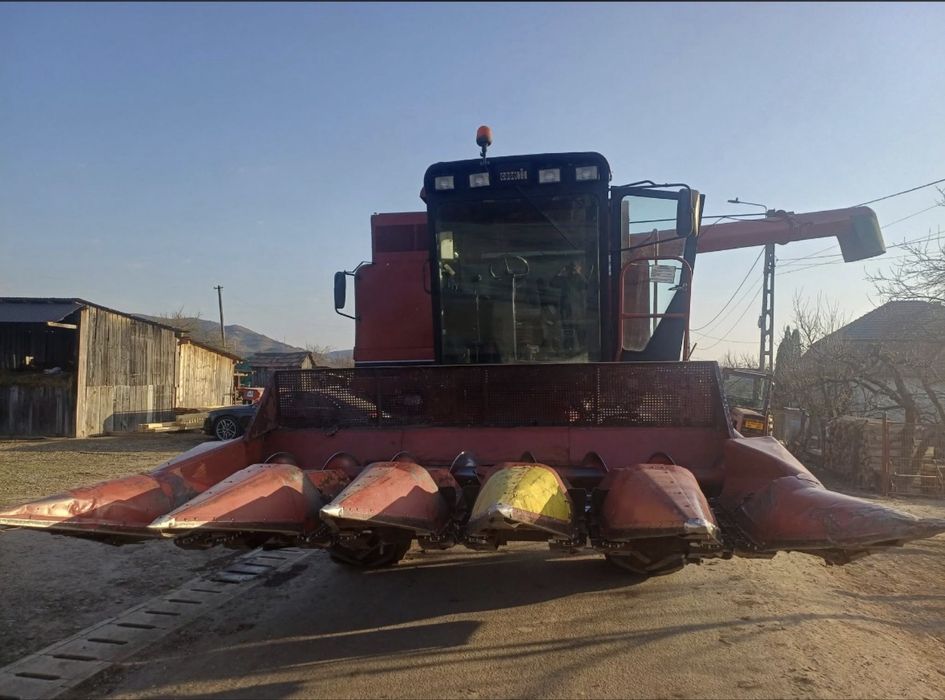 Combina Case IH Axial-Flow 1640 - 180 CP - header porumb + paioase