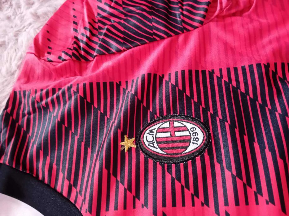 Чисто нов оригинален екип на Милан