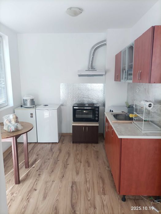 Дава се под наем Тристаен апартамент в Благоевград, Запад - 85 кв.м за 280.5 € - Снимка #2