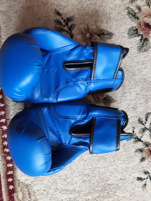 Продам боксерские перчатки