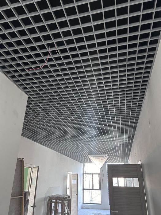 Установка подвесных потолков