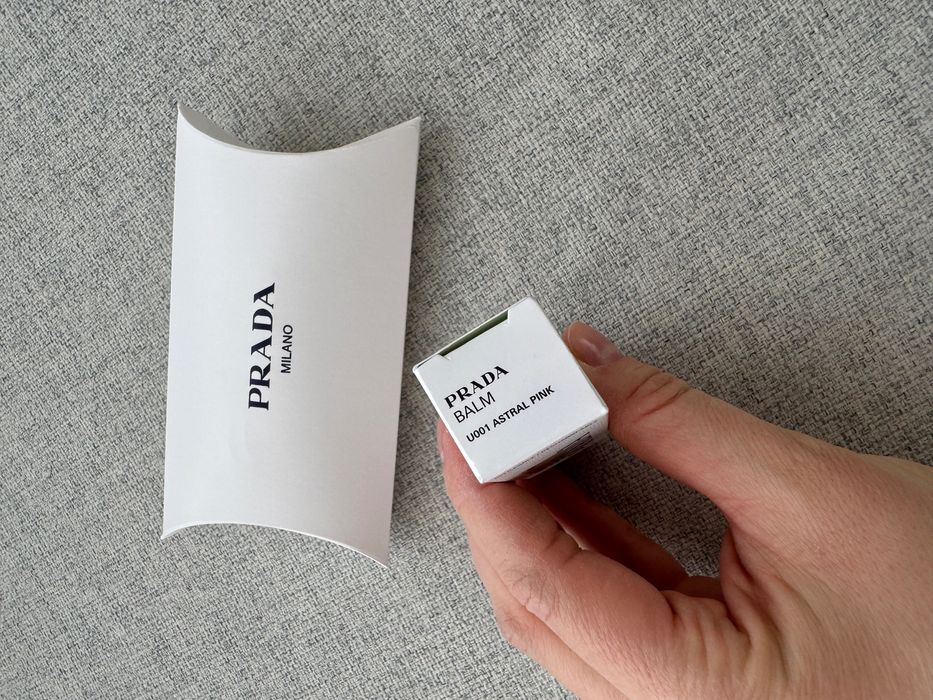 Prada blushing care  балсам за устни