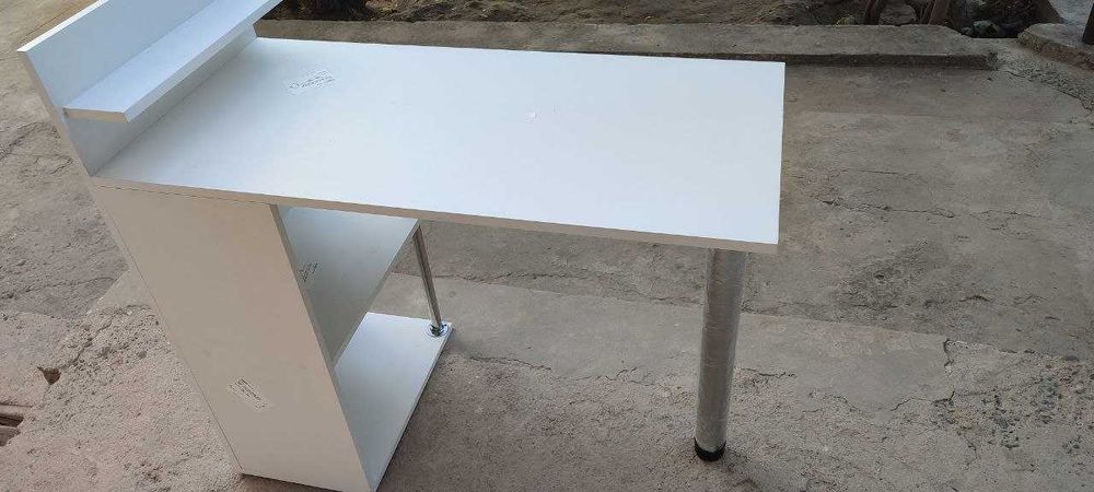 Маникюрный стол 1 метр