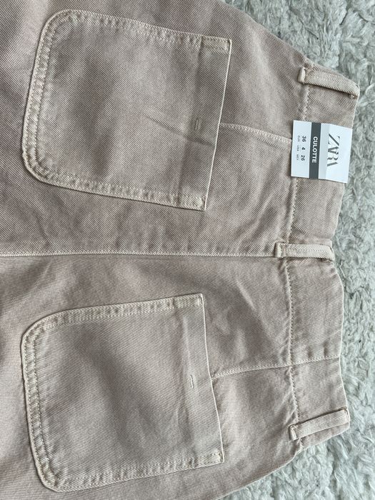 Blugi Zara, roz pudra, cu nasturi, noi