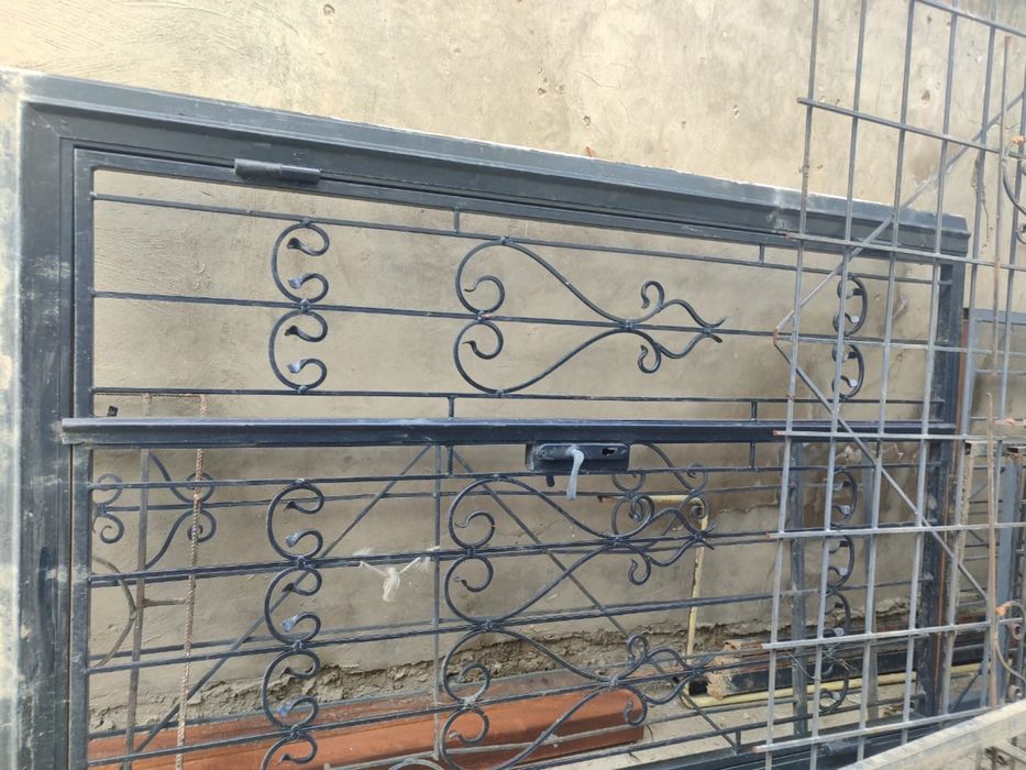 Дверь решетка из метала