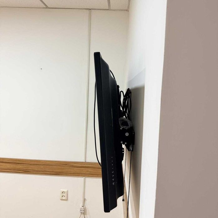 Телевизор LG смарт ТВ с креплением на стену