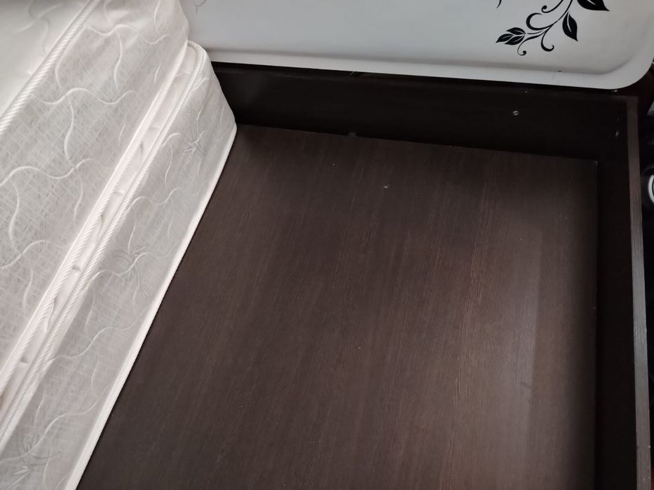 Кровать двуспальная