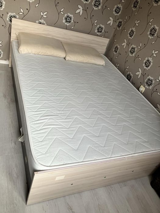 Спалня с матрак 140/190