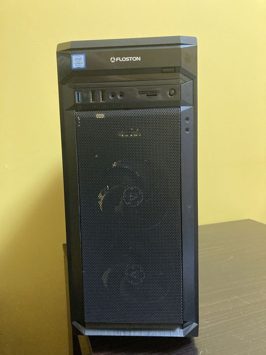 Настолен  Геймърски Компютър + Монитор + Слушалки