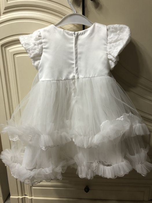 Продам нарядные платья