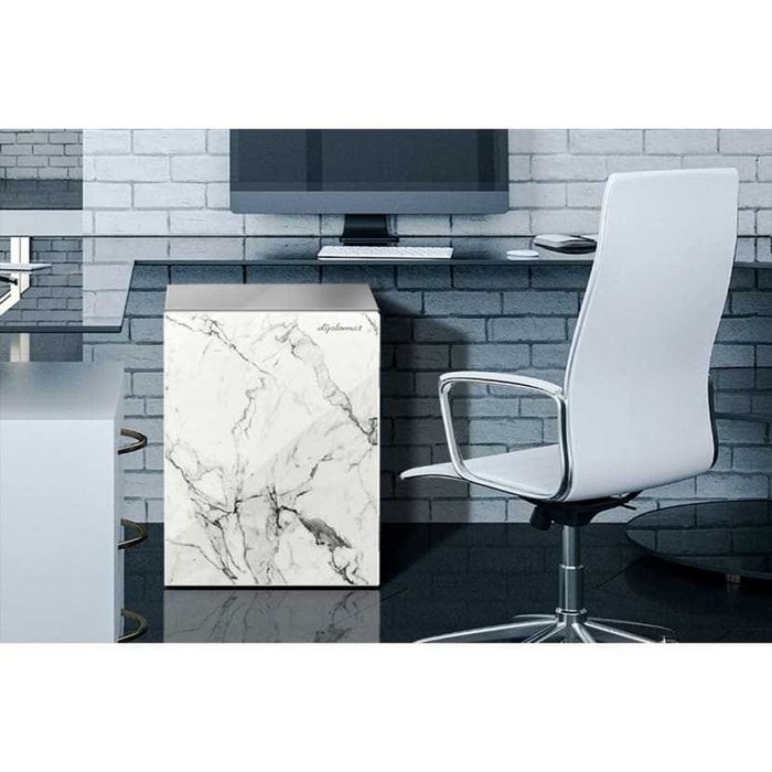 Mini muzlatgichlariga o'xshash dizayndagi seyf Diplomat. Сейф Diplomat