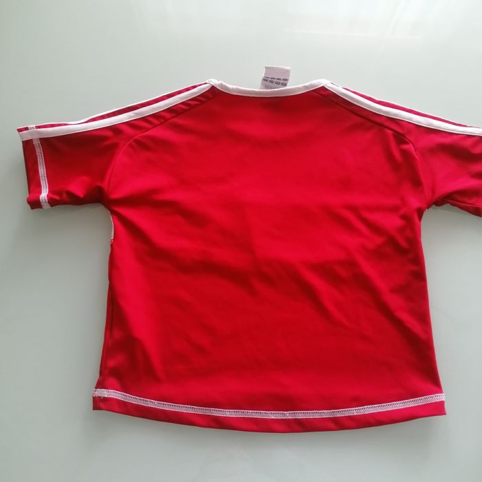 Подарявам 3-4 г Adidas футболен комплект