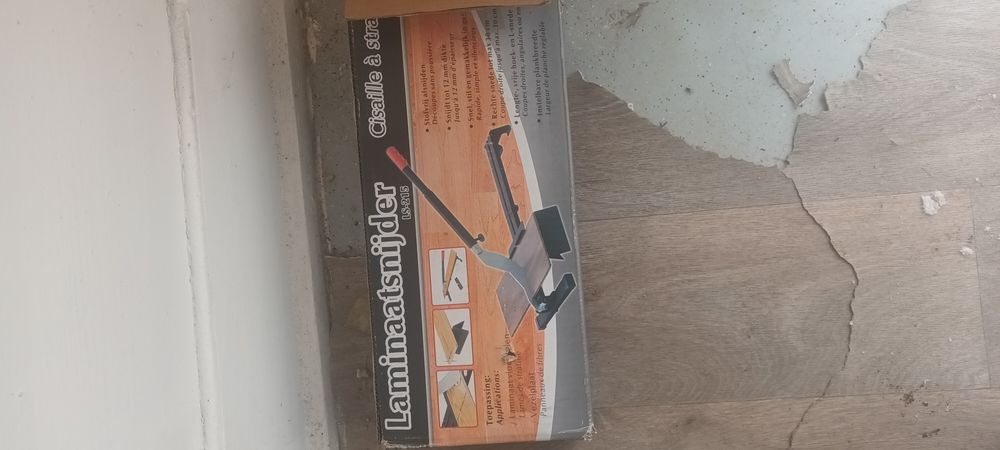 Furfeca de tăiat parchet laminat