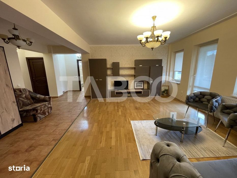 Apartament cu 4 camere si loc de parcare de inchiriat in zona Strand