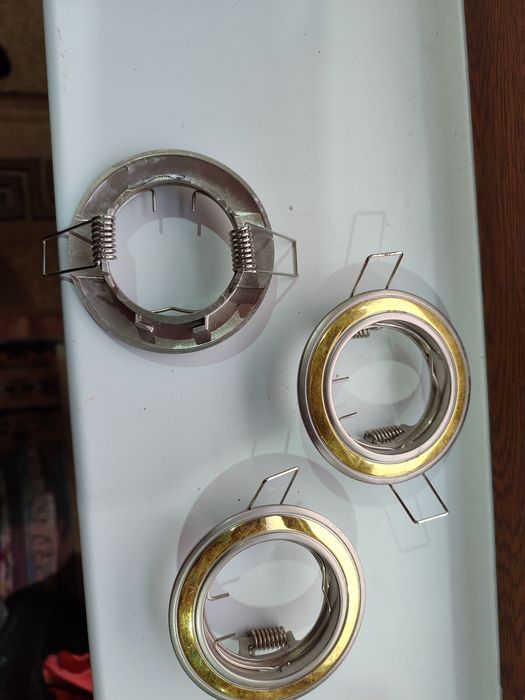 Продам светильник потолочный