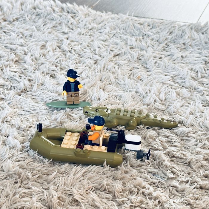 Lego creatie cu minifigurine