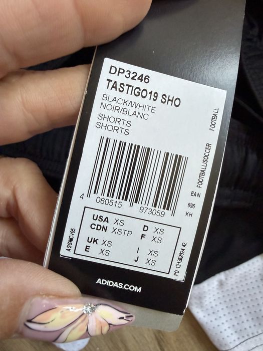 Оригинални нови  два цвята мъжки къси панталони Adidas ! XS